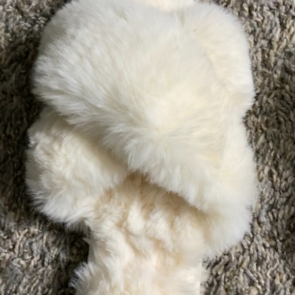 Slippers - Picture 2 of 3